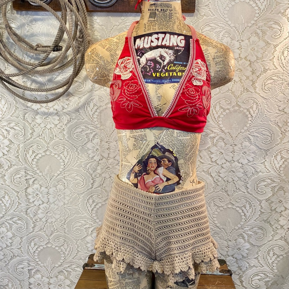 Women’s Floral Embroidered Bikini Crochet Shorts L